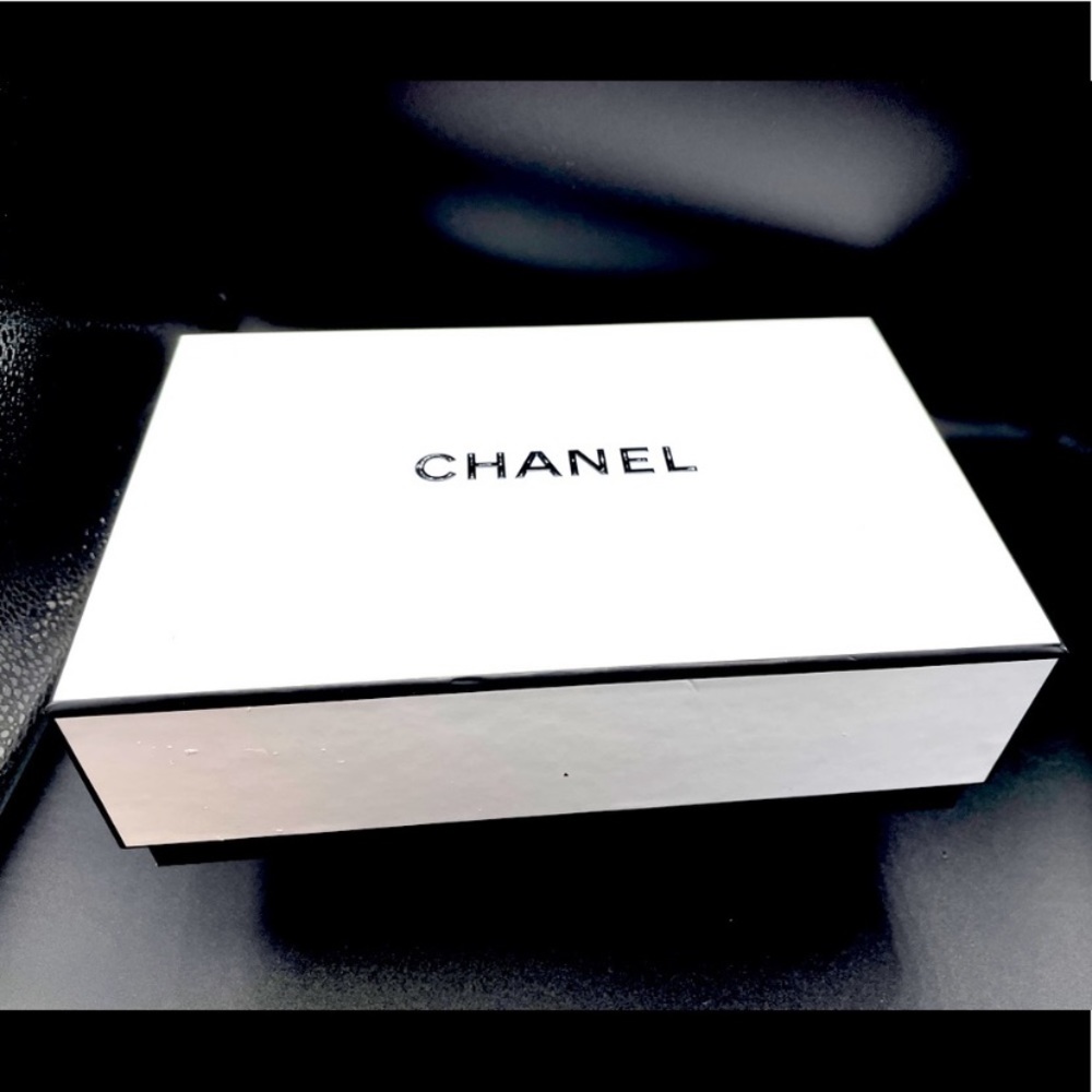 Chanel Empty Box with Paper - Picture 2 of 3